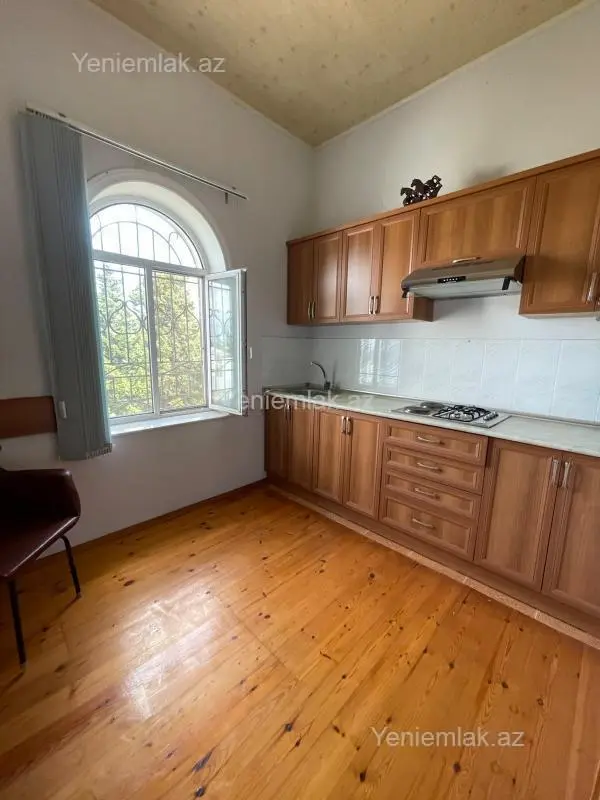 Satılır 5 otaqlı həyət evi 200 m²