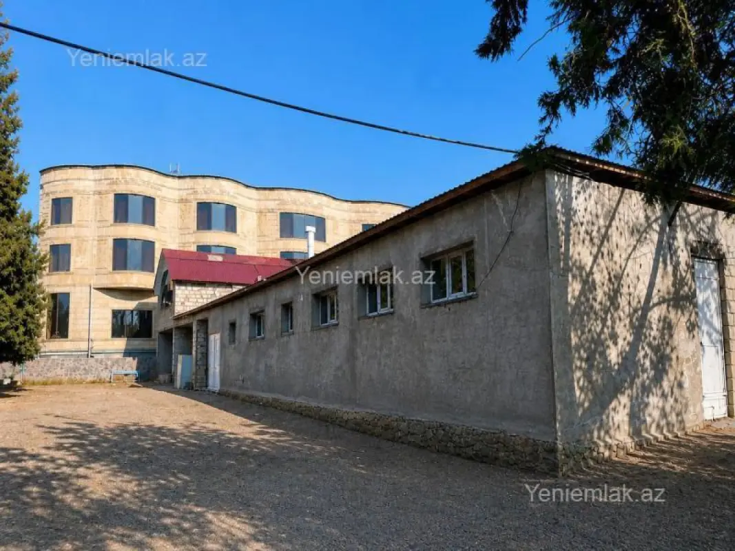 Satılır obyekt 385 m²