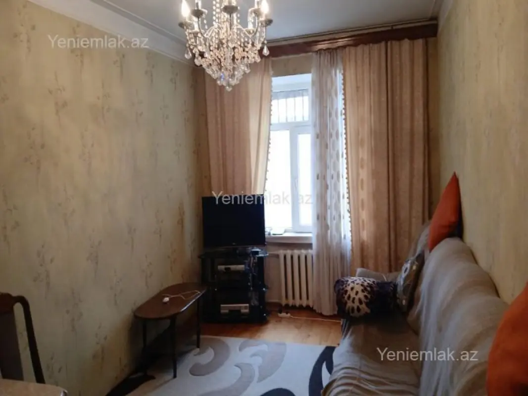 Satılır 2 otaqlı köhnə tikili 60 m²
