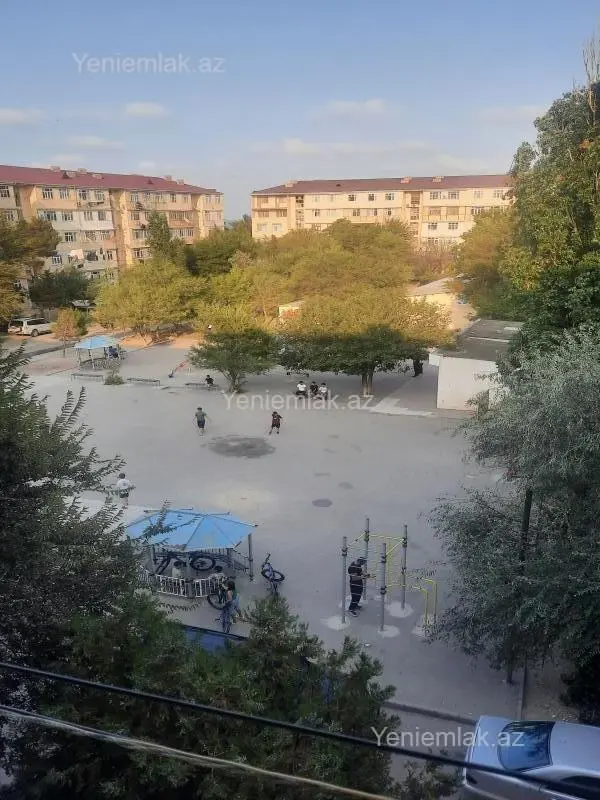 Satılır 4 otaqlı köhnə tikili 100 m²