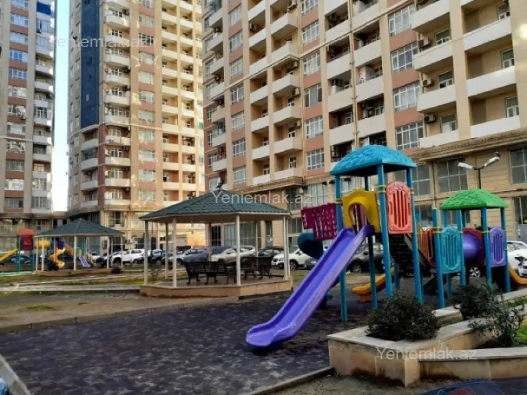 Satılır 3 otaqlı yeni tikili 130 m²
