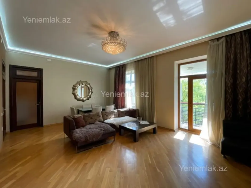 Satılır 3 otaqlı köhnə tikili 100 m²