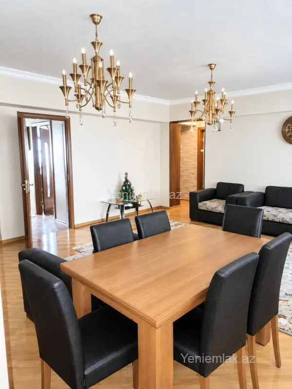 Satılır 4 otaqlı köhnə tikili 120 m²