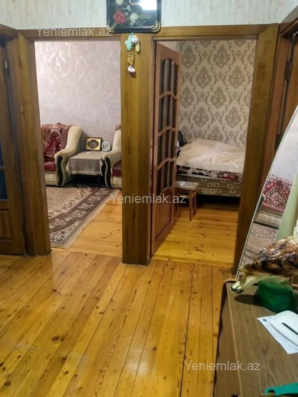 Satılır 4 otaqlı köhnə tikili 110 m²