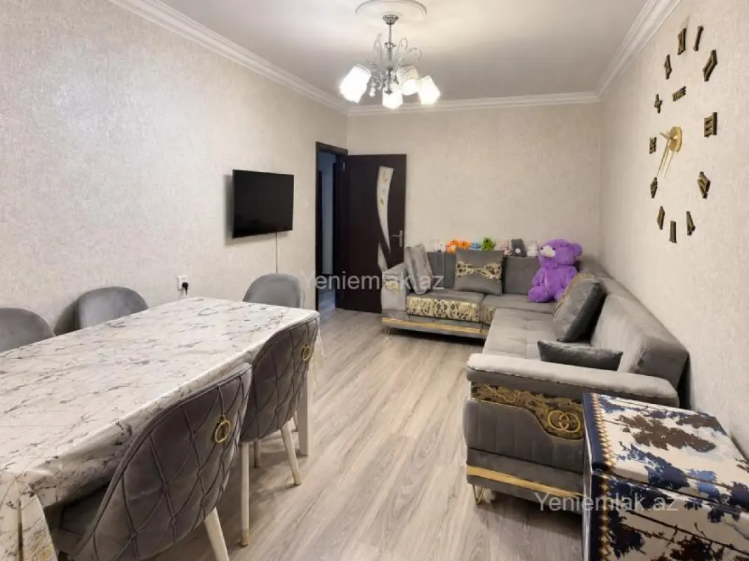 Satılır 2 otaqlı köhnə tikili 68 m²