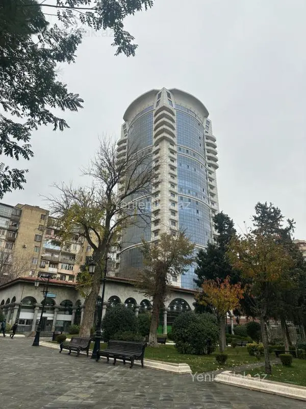 Satılır 3 otaqlı yeni tikili 168 m²