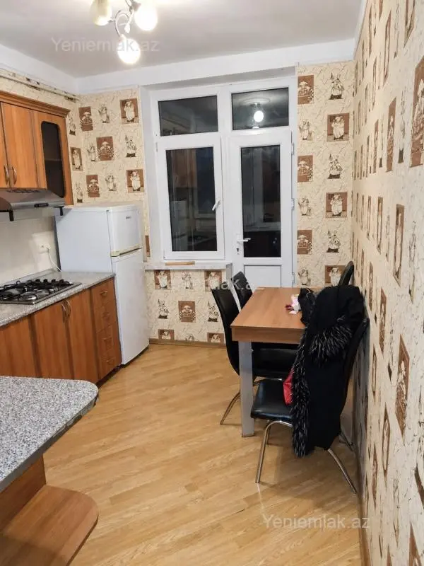 Satılır 2 otaqlı köhnə tikili 70 m²