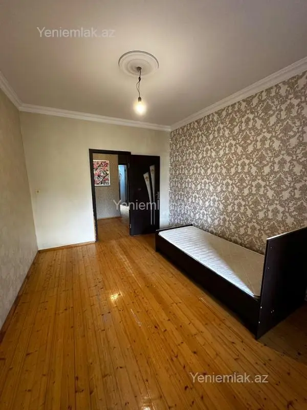 Satılır 2 otaqlı köhnə tikili 65 m²