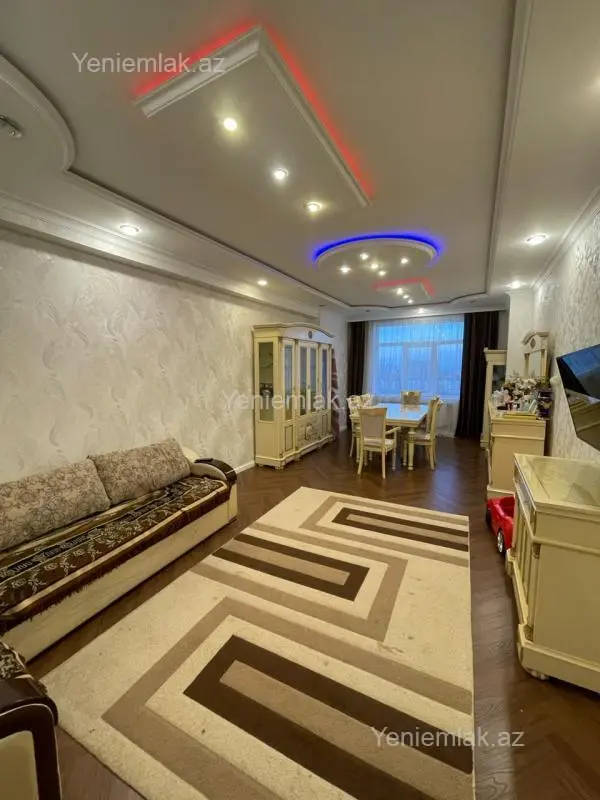 Satılır 3 otaqlı yeni tikili 130 m²