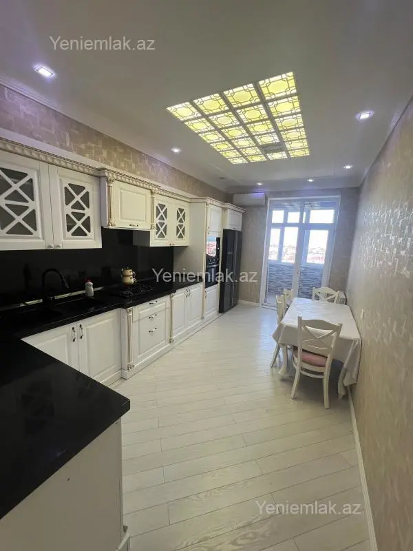 Satılır 4 otaqlı yeni tikili 140 m²