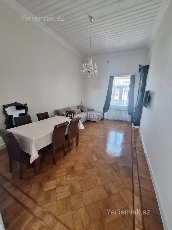 Satılır 2 otaqlı köhnə tikili 72 m²