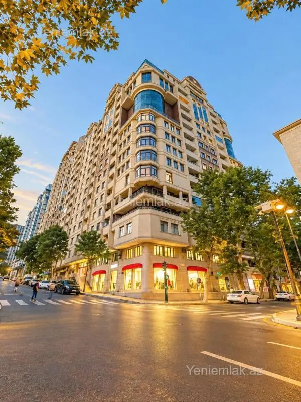 Satılır 4 otaqlı yeni tikili 300 m²