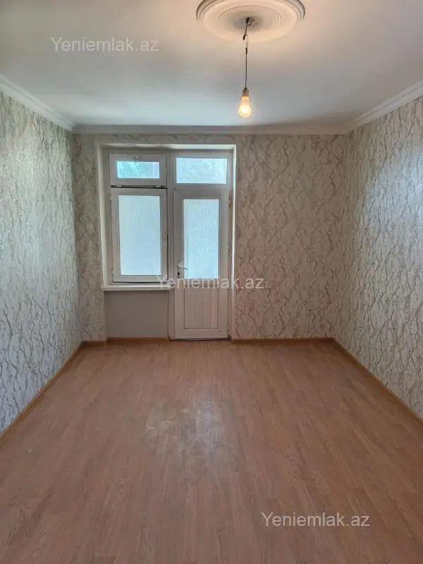 Satılır 1 otaqlı köhnə tikili 32 m²