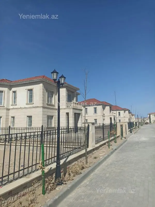 Satılır 5 otaqlı həyət evi 290 m²
