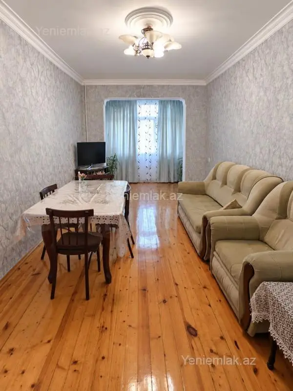 Satılır 4 otaqlı köhnə tikili 100 m²