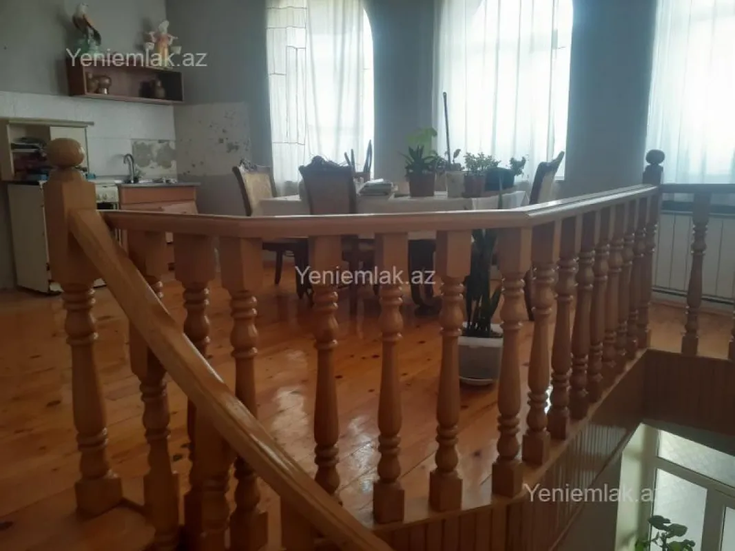 Satılır 8 otaqlı həyət evi 480 m²