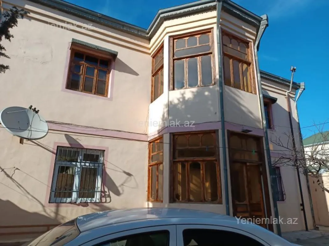 Satılır 8 otaqlı həyət evi 480 m²