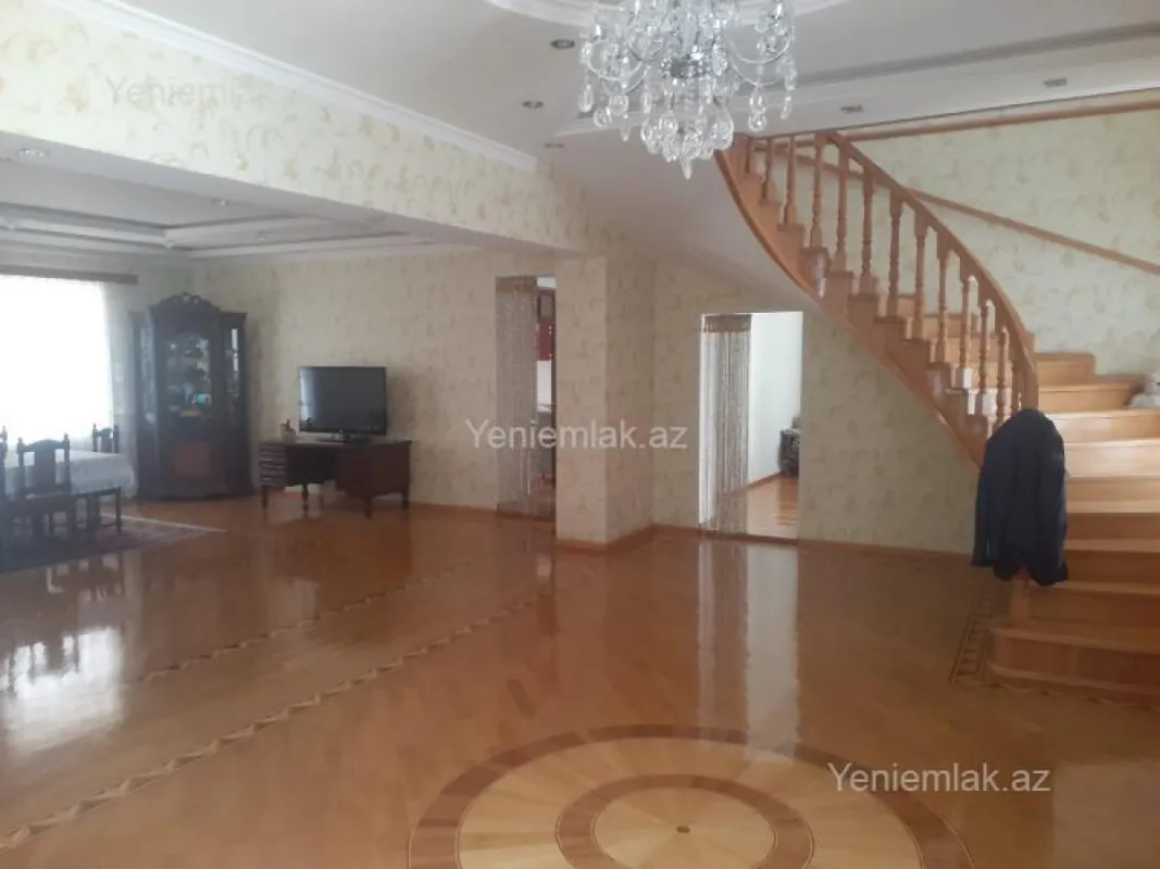 Satılır 8 otaqlı həyət evi 480 m²