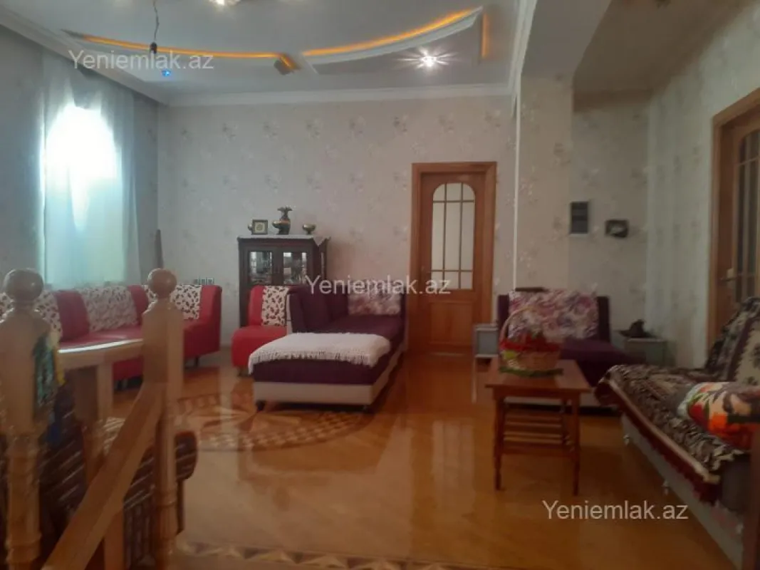 Satılır 8 otaqlı həyət evi 480 m²