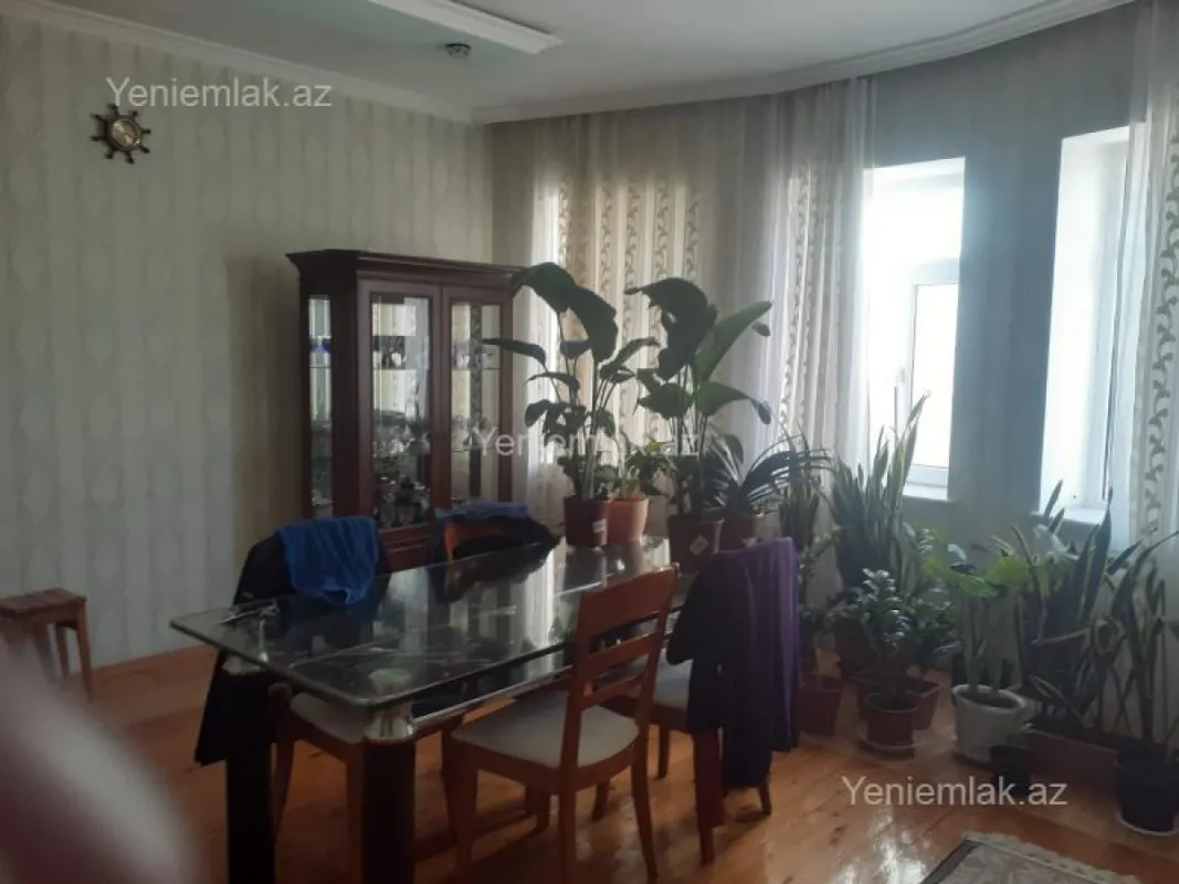 Satılır 8 otaqlı həyət evi 480 m²