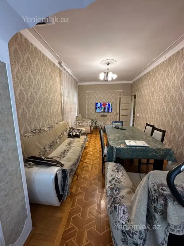 Satılır 4 otaqlı köhnə tikili 110 m²