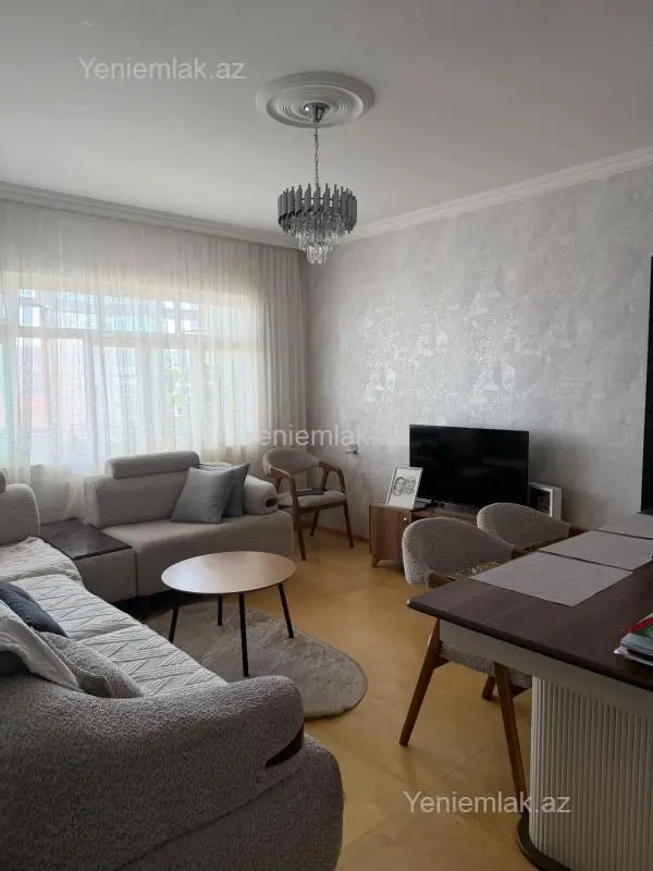 Satılır 4 otaqlı köhnə tikili 90 m²
