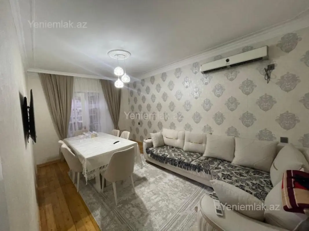 Satılır 4 otaqlı köhnə tikili 110 m²