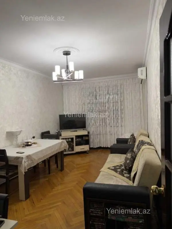 Satılır 2 otaqlı köhnə tikili 65 m²