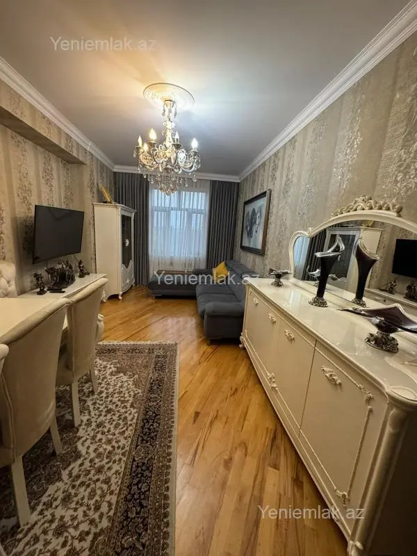 Satılır 3 otaqlı köhnə tikili 100 m²