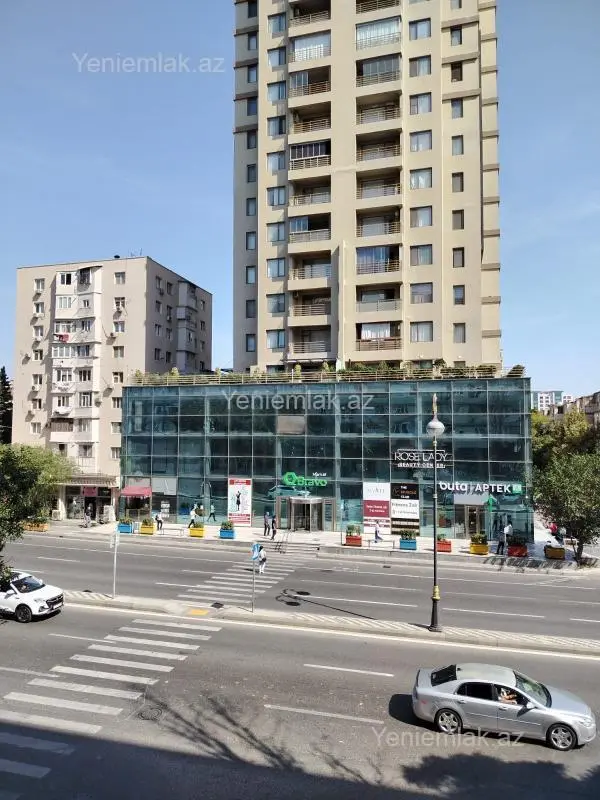 Satılır 3 otaqlı köhnə tikili 100 m²