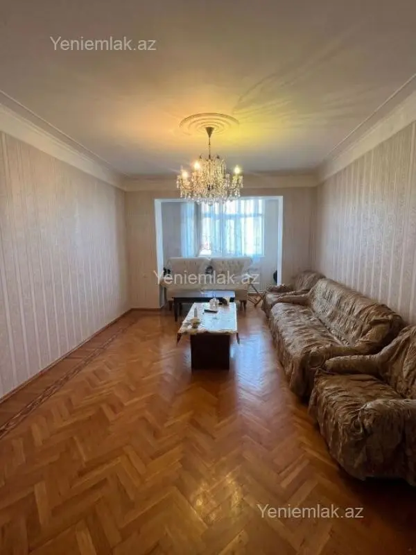 Satılır 3 otaqlı köhnə tikili 100 m²