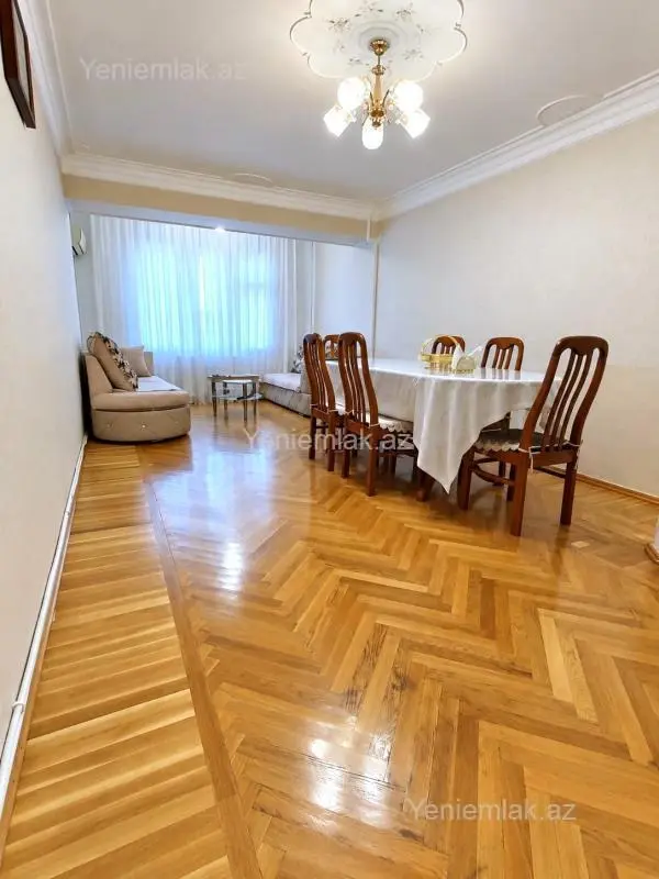 Satılır 3 otaqlı köhnə tikili 100 m²
