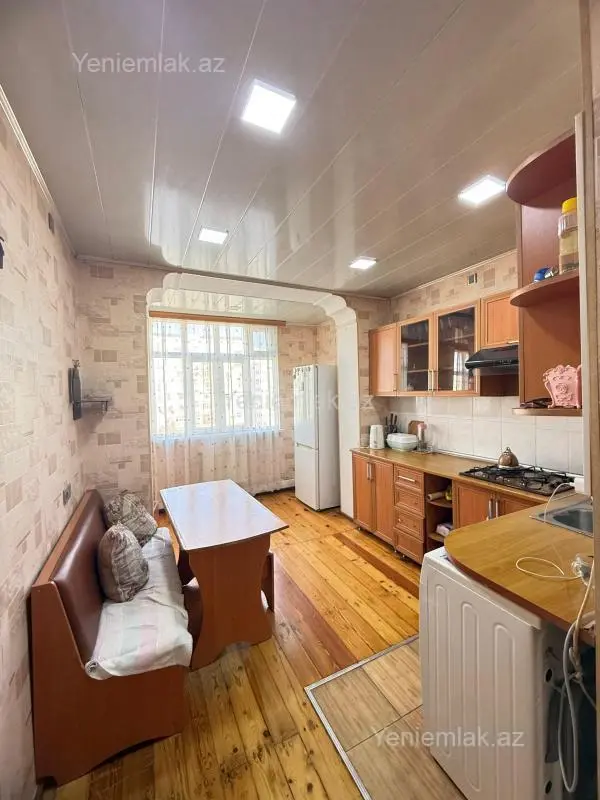 Satılır 4 otaqlı köhnə tikili 90 m²
