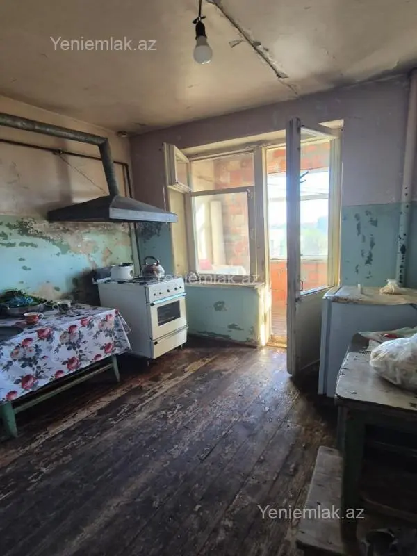 Satılır 5 otaqlı köhnə tikili 120 m²
