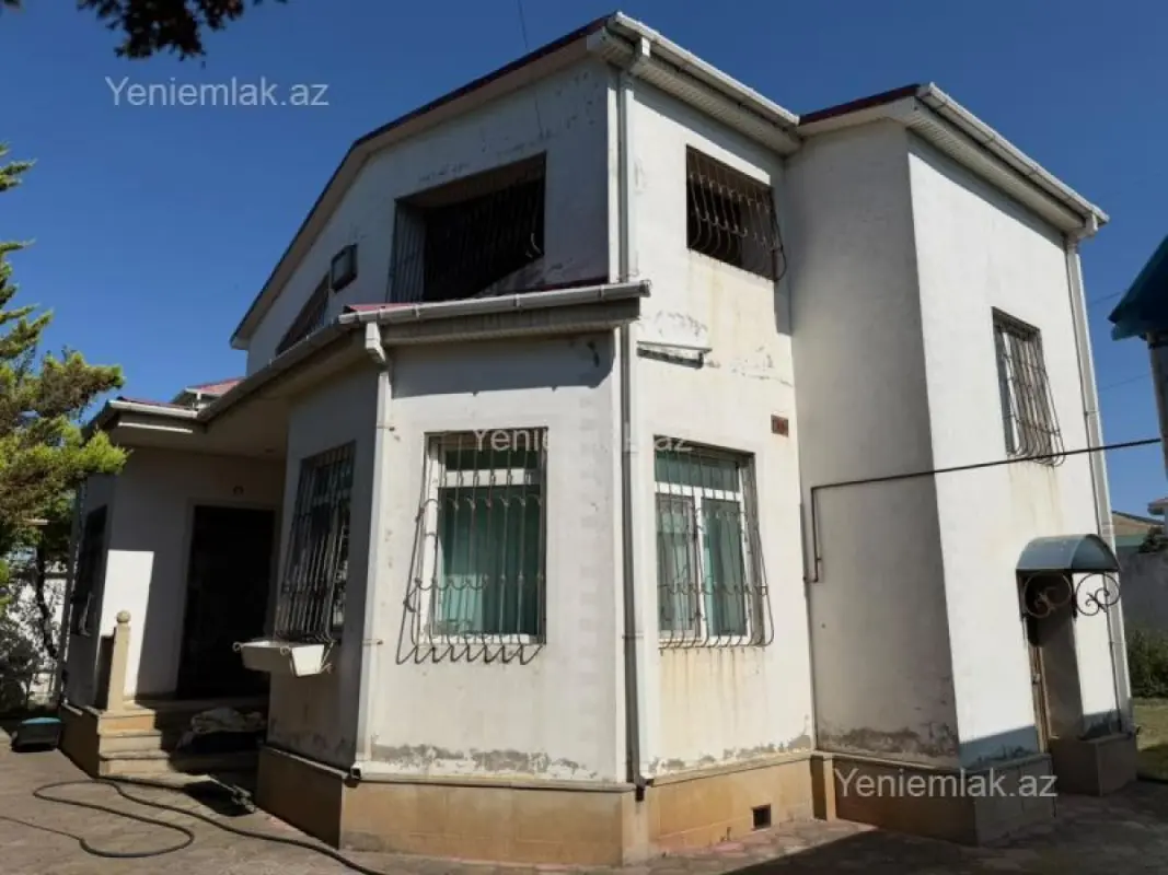 Satılır 4 otaqlı həyət evi 135 m²