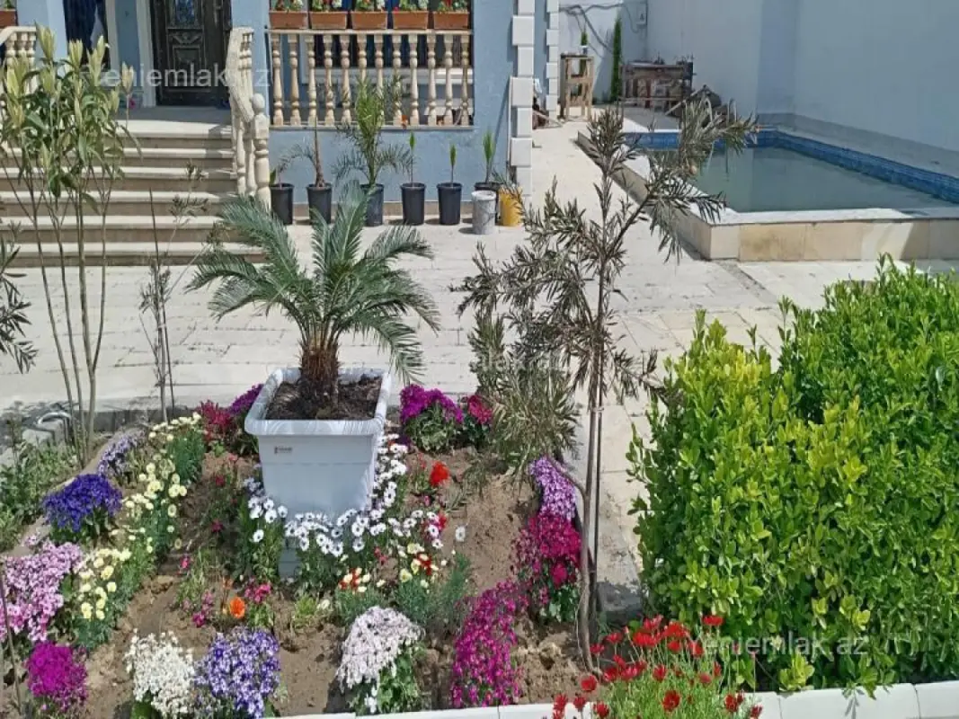 Satılır 5 otaqlı həyət evi 285 m²