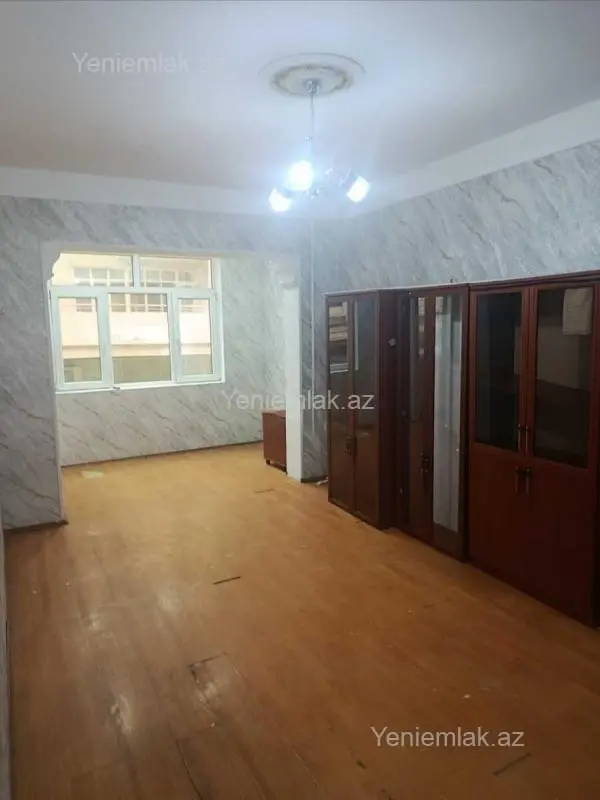 Satılır 3 otaqlı köhnə tikili 80 m²