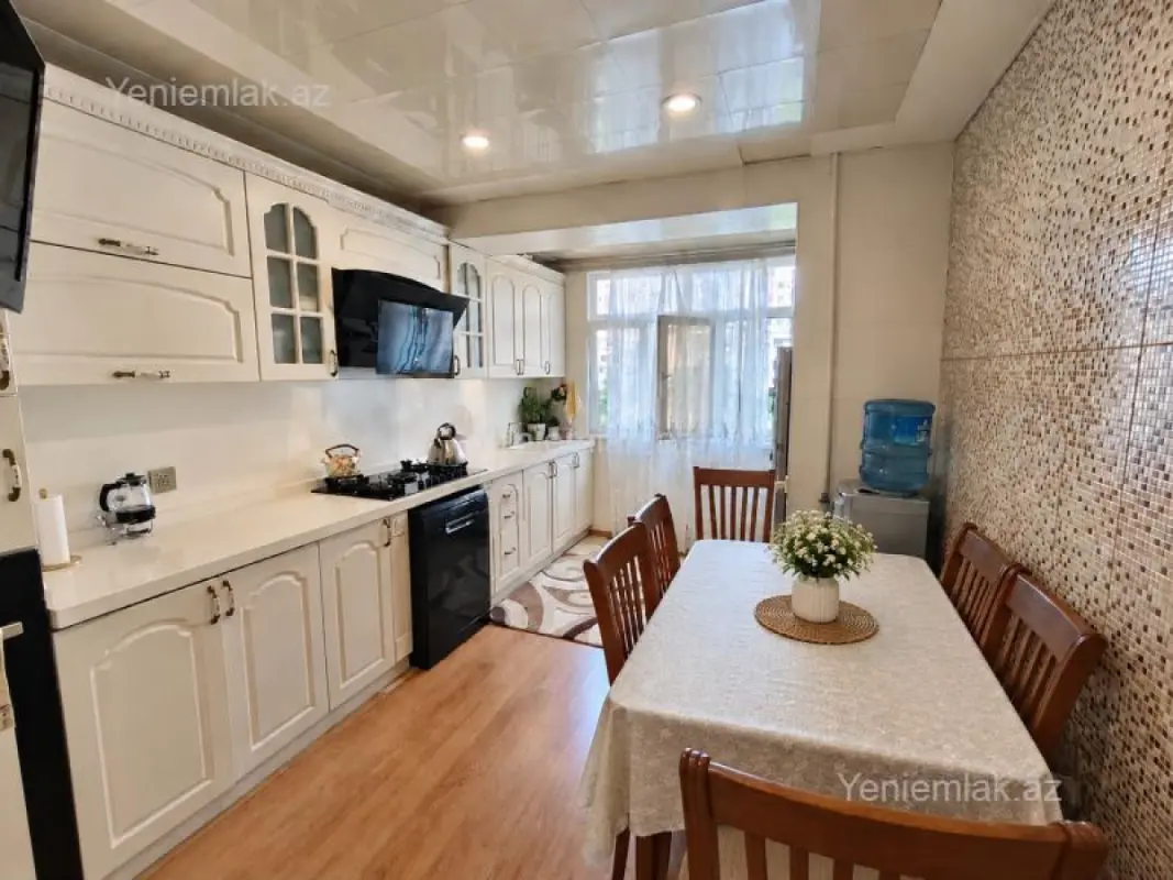 Satılır 3 otaqlı köhnə tikili 86 m²