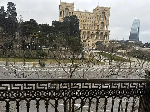 Satılır 4 otaqlı köhnə tikili 120 m² — Bakı, Səbail 4 otaq 120.00 m²