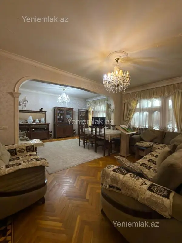 Satılır 5 otaqlı köhnə tikili 130 m²
