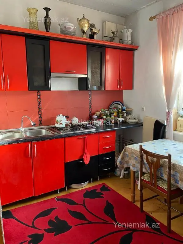 Satılır 6 otaqlı həyət evi 172 m²