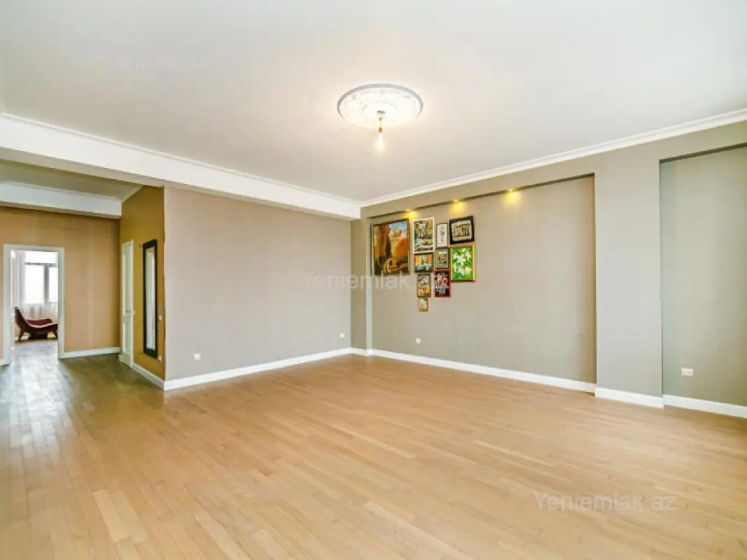 Satılır 3 otaqlı yeni tikili 153 m²