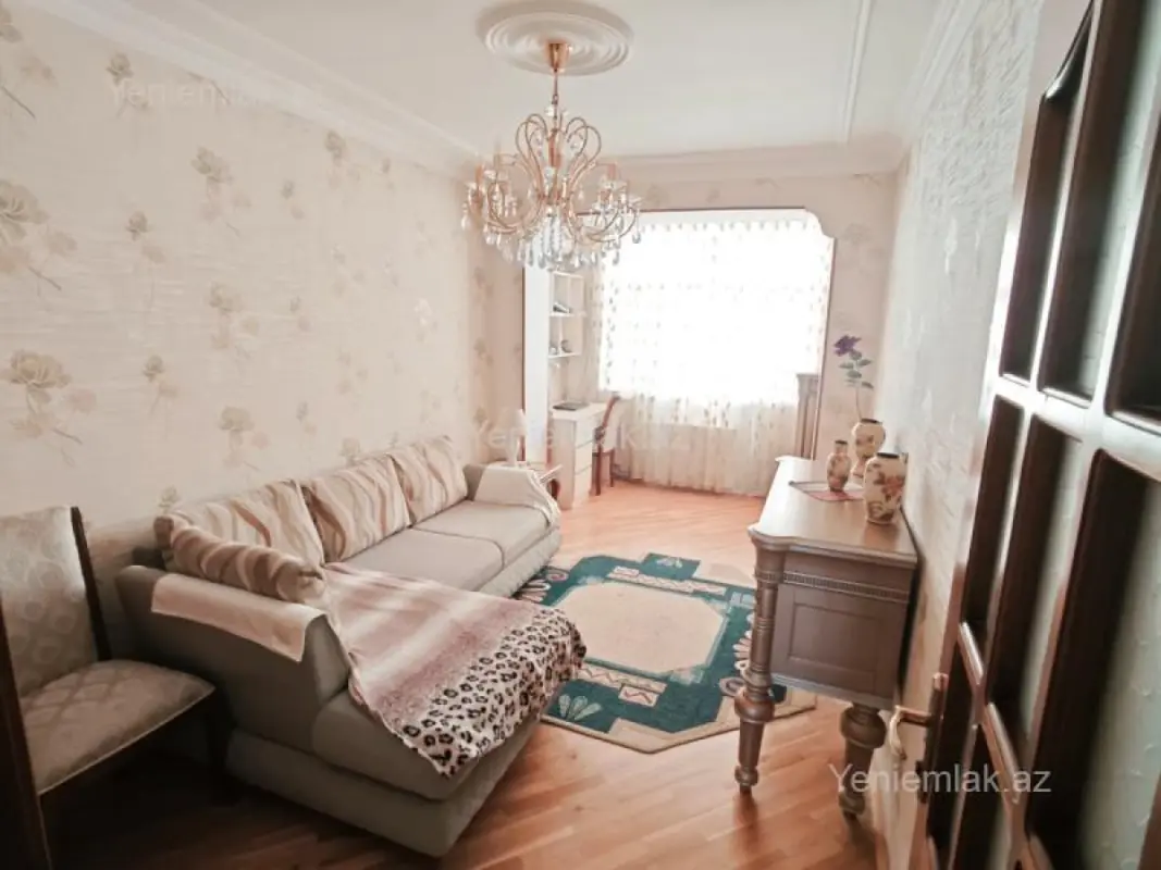 Satılır 3 otaqlı köhnə tikili 90 m²