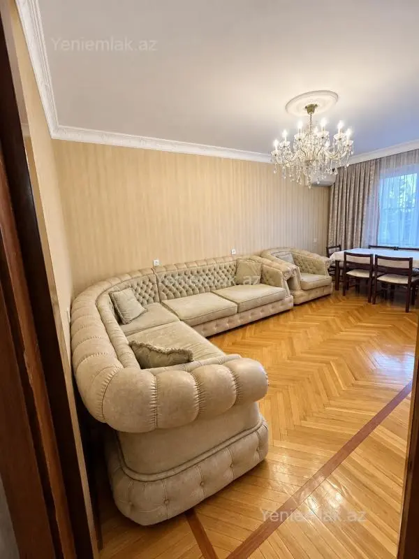 Satılır 4 otaqlı köhnə tikili 112 m²