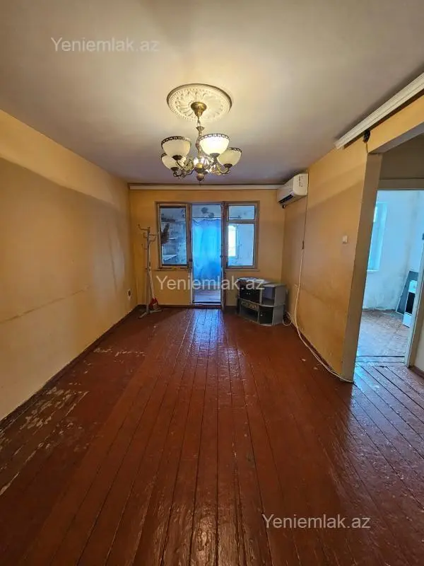 Satılır 2 otaqlı köhnə tikili 50 m²