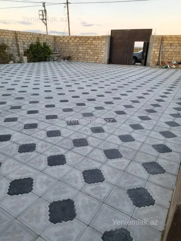 Satılır 8 otaqlı həyət evi 400 m²