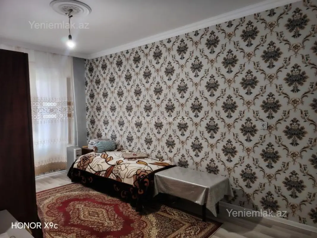 Satılır 4 otaqlı köhnə tikili 102 m²
