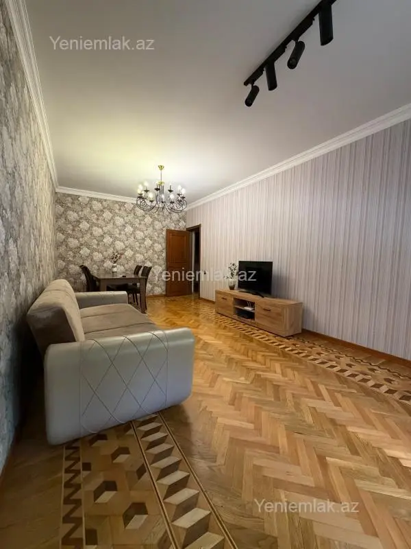 Satılır 3 otaqlı köhnə tikili 85 m²