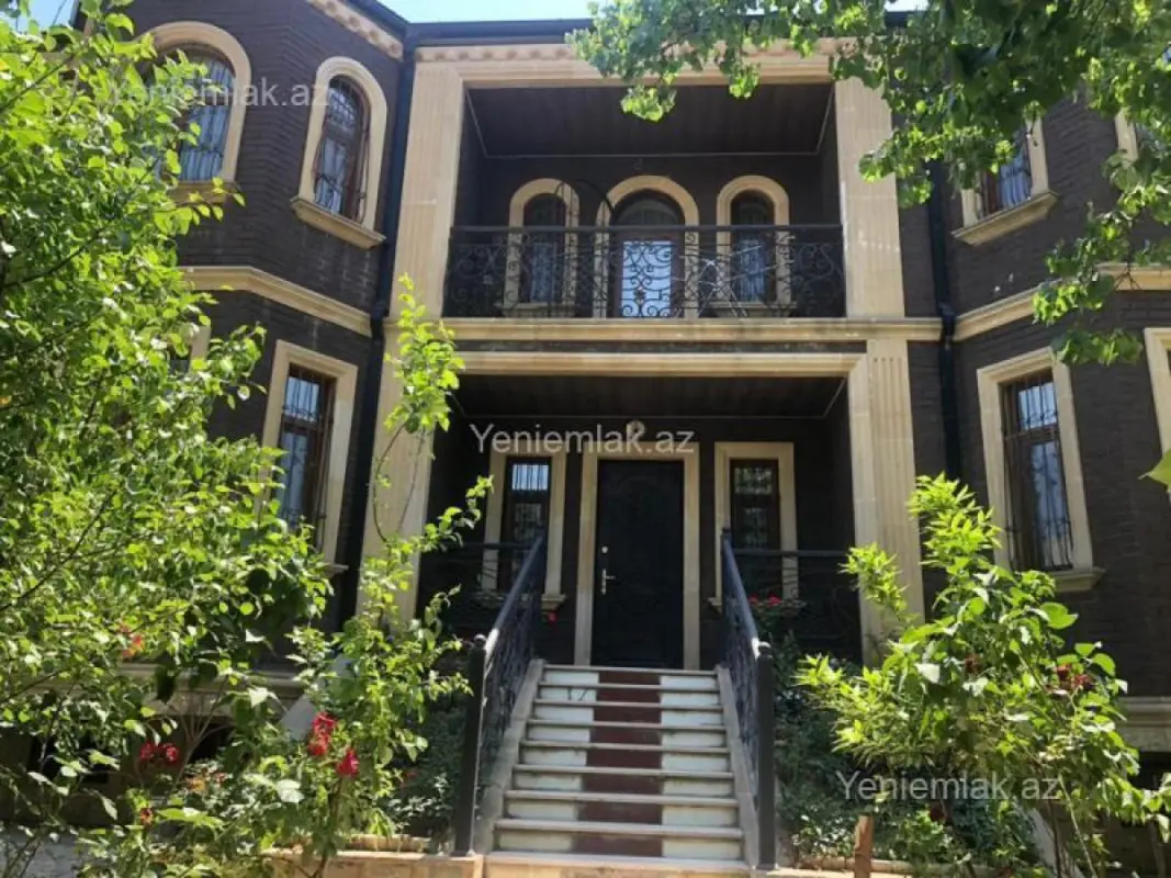 Satılır 7 otaqlı həyət evi 450 m²