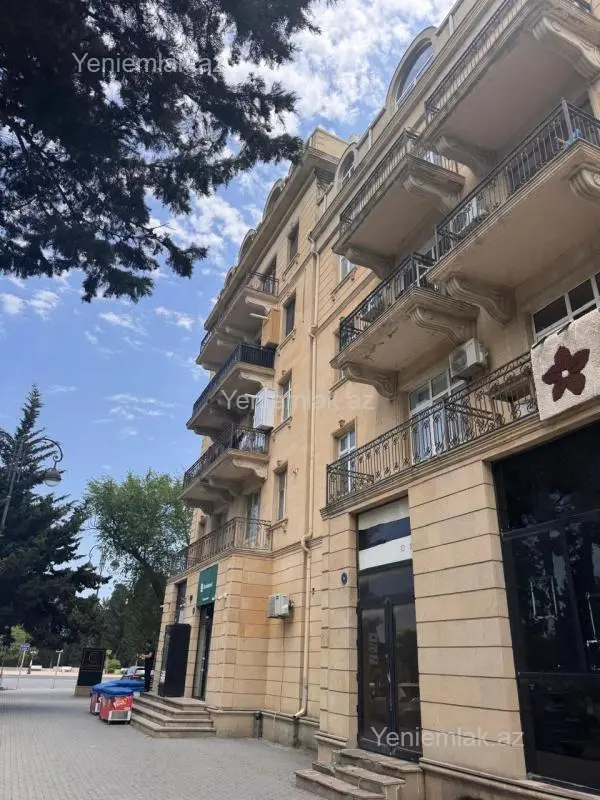 Satılır 4 otaqlı köhnə tikili 98 m²